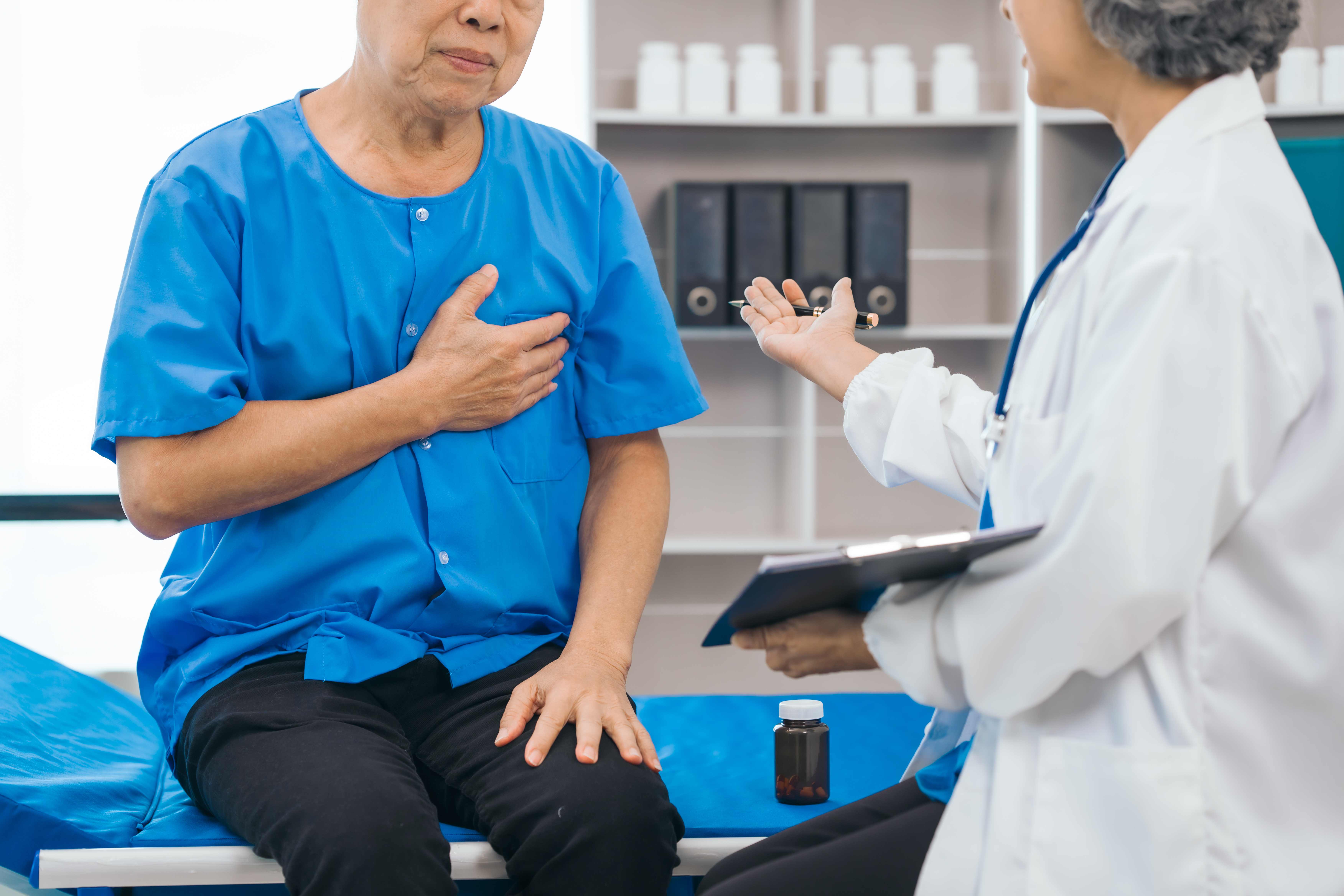 OLr9WwuFdBuxl9rlIAUrkyFkrEa2wd-metac2VuaW9yLWVsZGVybHktbWFsZS1wYXRpZW50LWFuZC1hc2lhbi1wZW9wbGUtbWF0dXItMjAyNS0wMy0wNy0xOC0zMy0zMS11dGMtY29tcHJlc3NlZC5qcGc=-